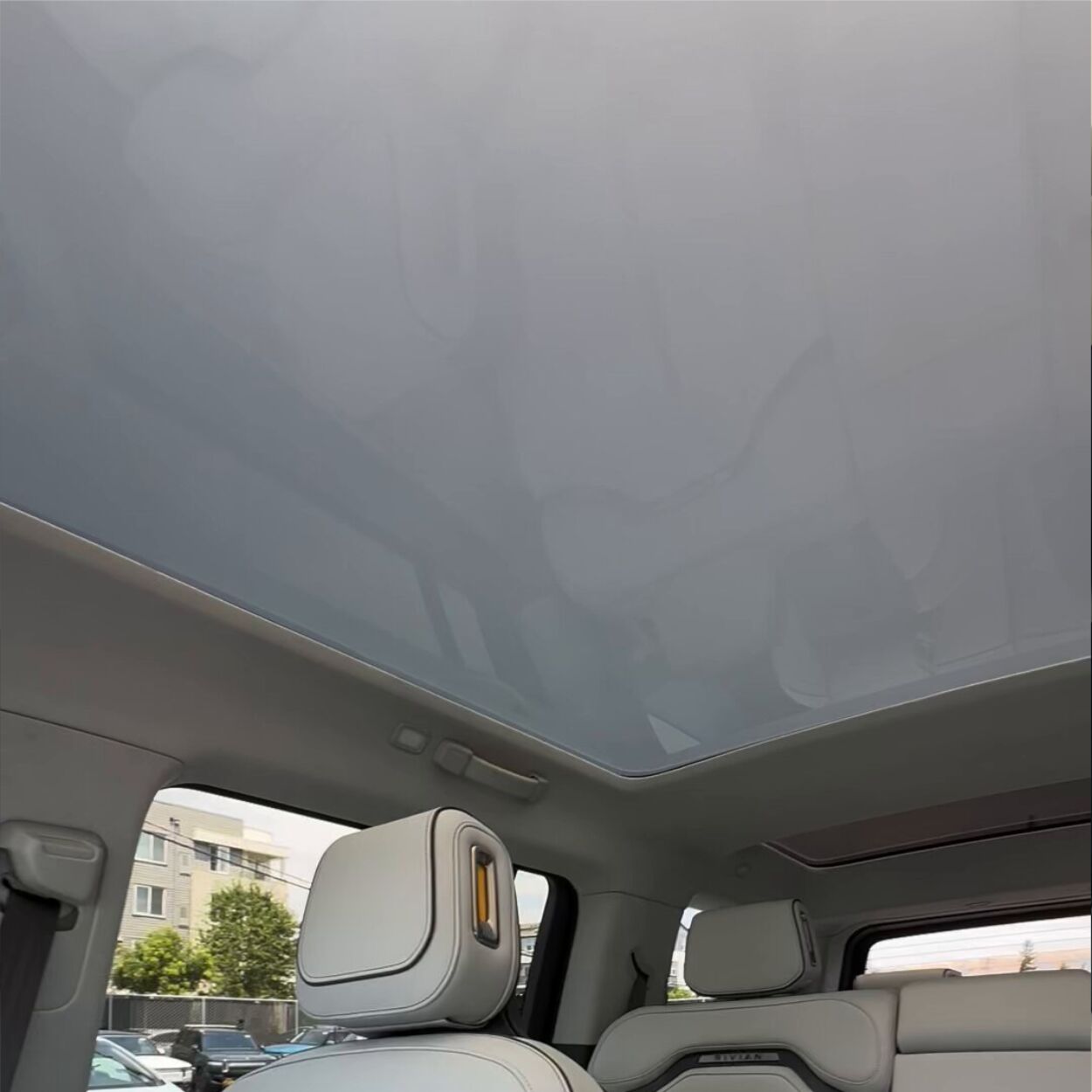 rivian_window_dynamic_R1S_large2